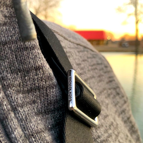 💥Moving to @the_bag_guy💥Micheal Kors - Medium Crossbody Leather Cooper - Picture 9 of 16